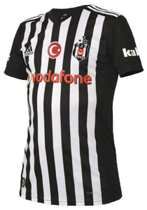 besiktas-adidas-trikot-mit-turkei-flaggen-patch-bedruckung-auf-super-lig-trikot-badge1