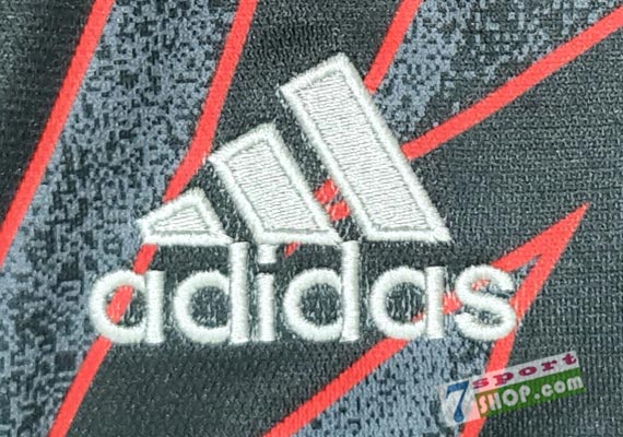besiktas-dritte-shirt-adidas-2022-2023-he6267-hersteller-logo-badge-shop