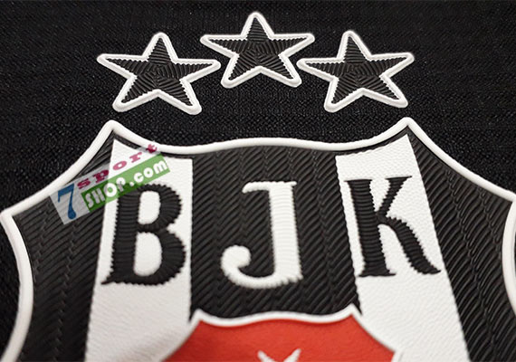 besiktas-trainingsanzug-adidas-aufwaermanzug-jacke-besiktas-logo