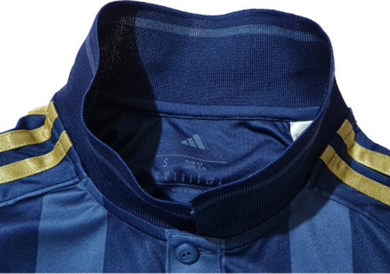 fenerbahce-ausweichtrikot-adidas-dunkelblau-gold-kd9736-stehkragen-gerippt